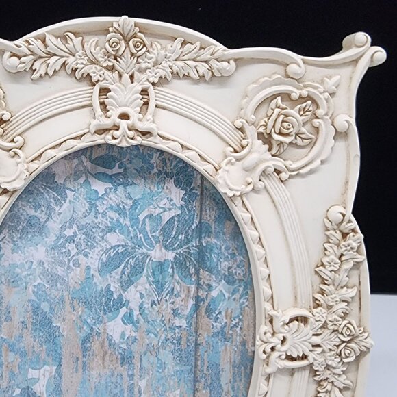 Ornate Vintage Inspired Ivory Resin Photo Frame With Floral Baroque Design - Picture 3 of 11